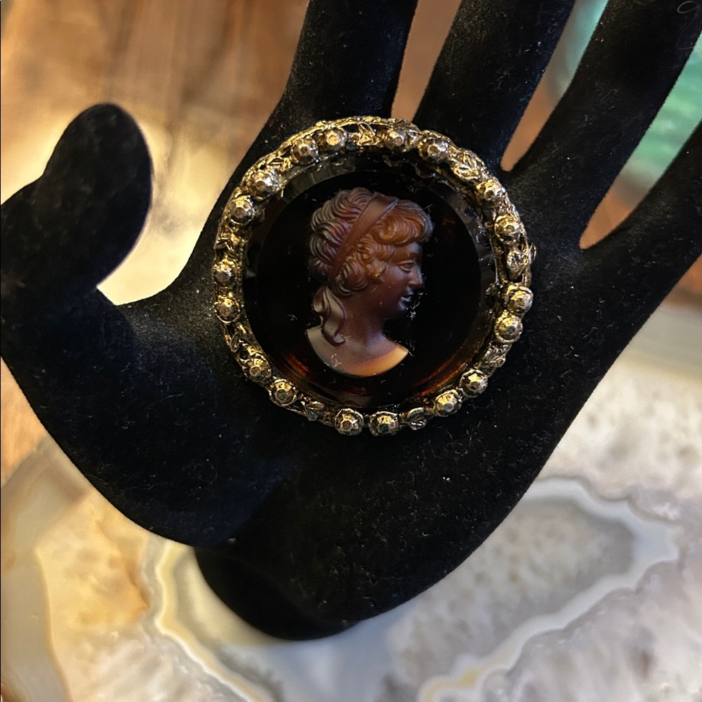 Brooch vintage Juliana DeLizza & Elster cameo brooch 1 3/4” - Picture 4 of 5